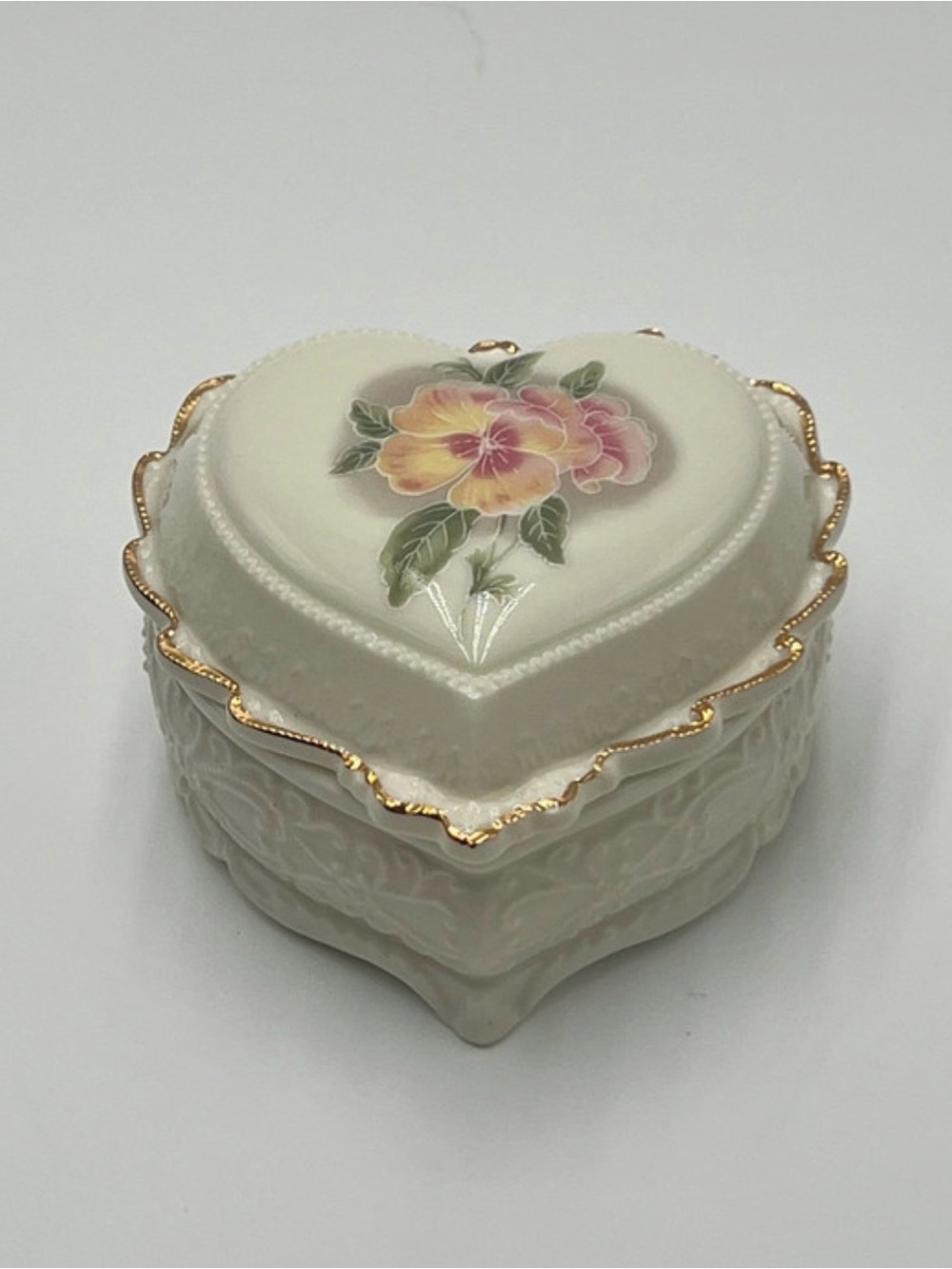 Heritage House “Celebration of Love” Heart Porcelain Music Box Works